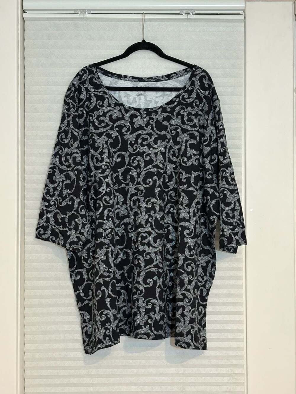 Catherines Easy Fit Tees Collection Top Size 3X 26/28W Black White Scroll